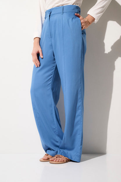 Pantalon anti-UV bleu pour femme, léger et élégant, UPF 50+, idéal pour se protéger du soleil au quotidien.