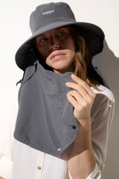 Chapeau anti-UV Nuvées pour femme, couleur gris, modulable avec protection UPF50+ pour activités en extérieur.