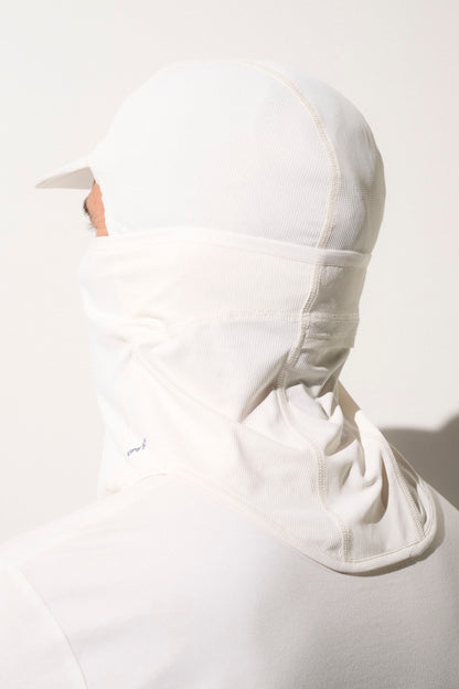 Cagoule visière lourde anti-UV UPF50+ blanche pour homme, idéale pour protéger le visage lors d'activités sportives au soleil.