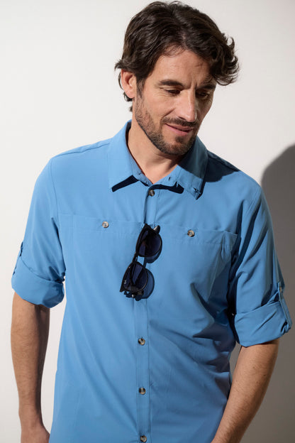 Chemise anti-UV bleu pour homme, légère et respirante, idéale pour les activités en plein air avec protection UPF 50+.