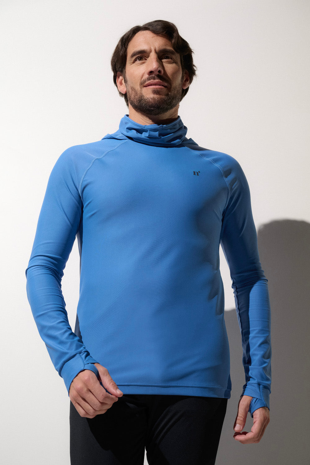 Sweat-shirt de bain anti-UV pour homme, bleu, léger et respirant, offrant une protection solaire UPF 50+ pour activités aquatiques.