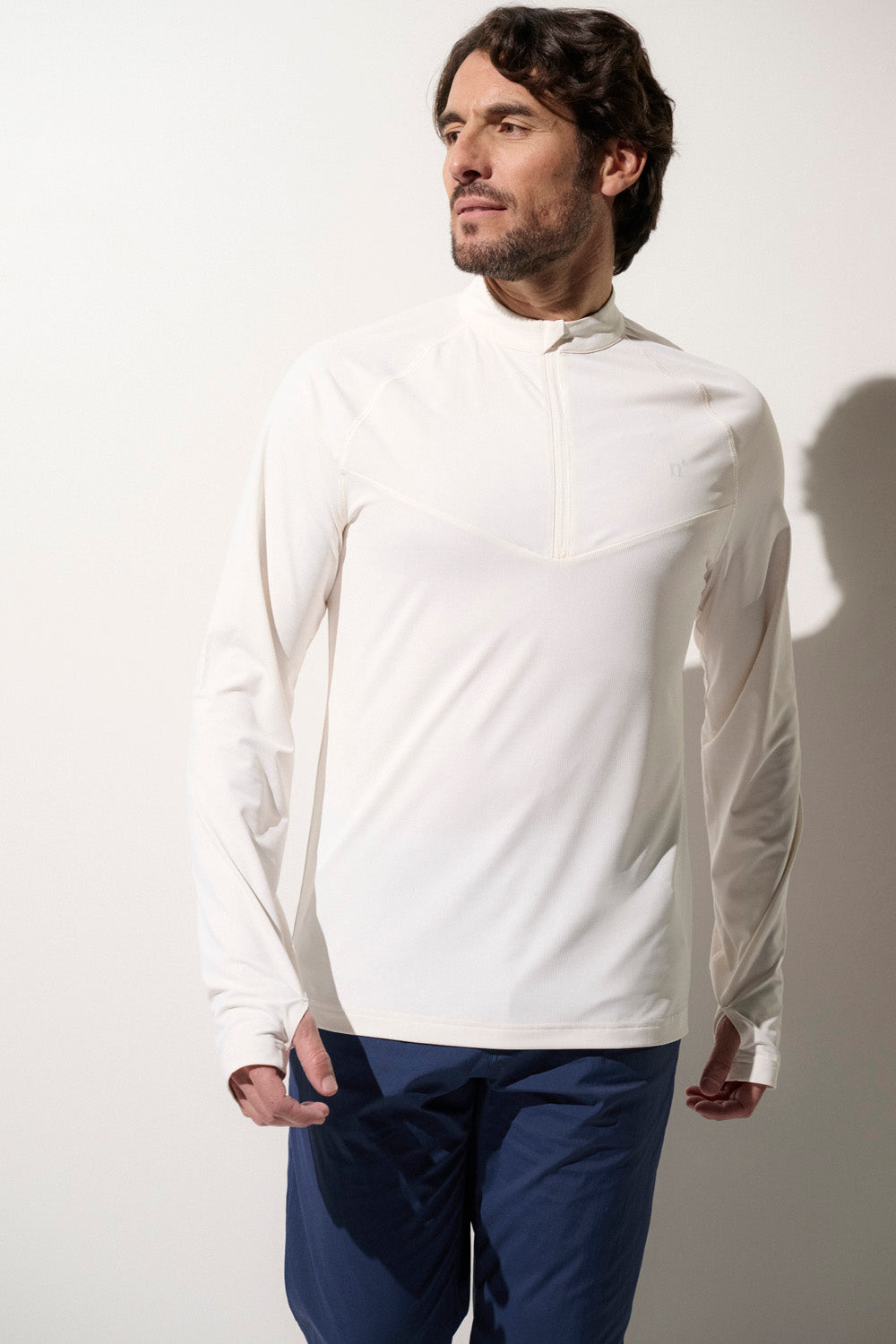 T-shirt zippé anti-UV blanc pour homme, léger et respirant, idéal pour activités de plein air par la marque Nuvées.