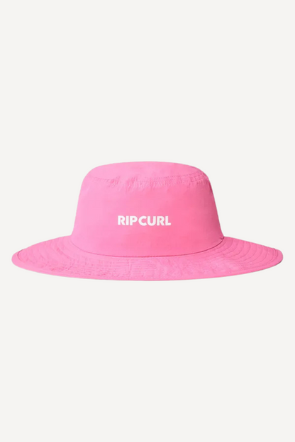 Chapeau de bain anti-UV rose Rip Curl UPF 50+, idéal pour la plage et protection solaire.