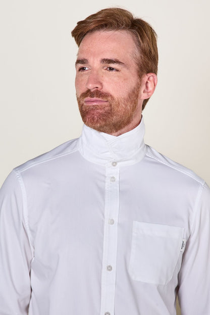 Chemise anti-UV blanche pour homme, UPF50+, idéale pour les sorties en plein air et la protection solaire.