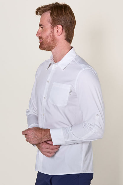 Chemise anti-UV blanche pour homme, UPF50+, idéale pour protection solaire lors des sorties en extérieur.