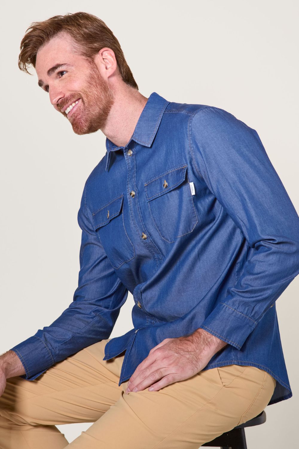 Chemise anti-UV bleue Denim Foncé pour homme, légère et élégante, offrant protection solaire UPF50+.