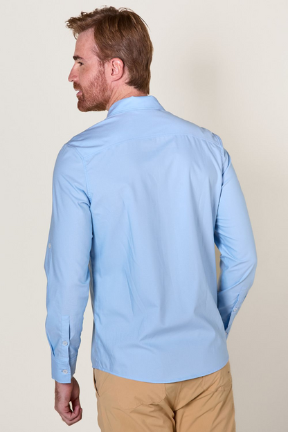 Chemise anti-UV bleue pour homme, manches longues UPF50+, idéale pour se protéger du soleil en extérieur.