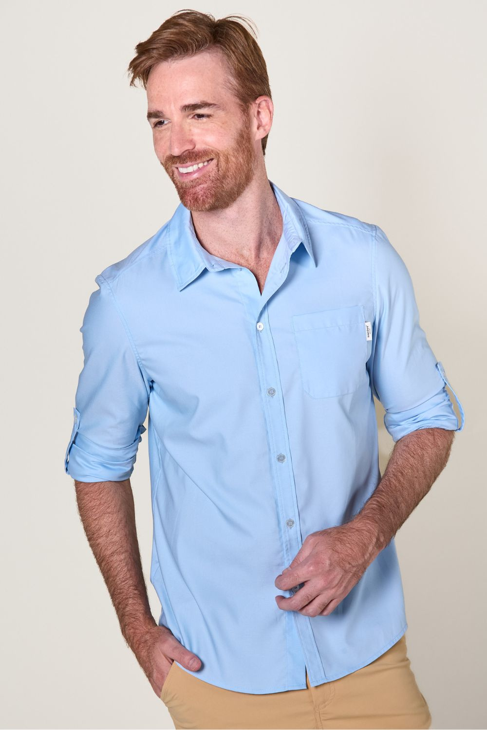 Chemise anti-UV bleue pour homme, légère et élégante, offrant une protection solaire UPF50+.