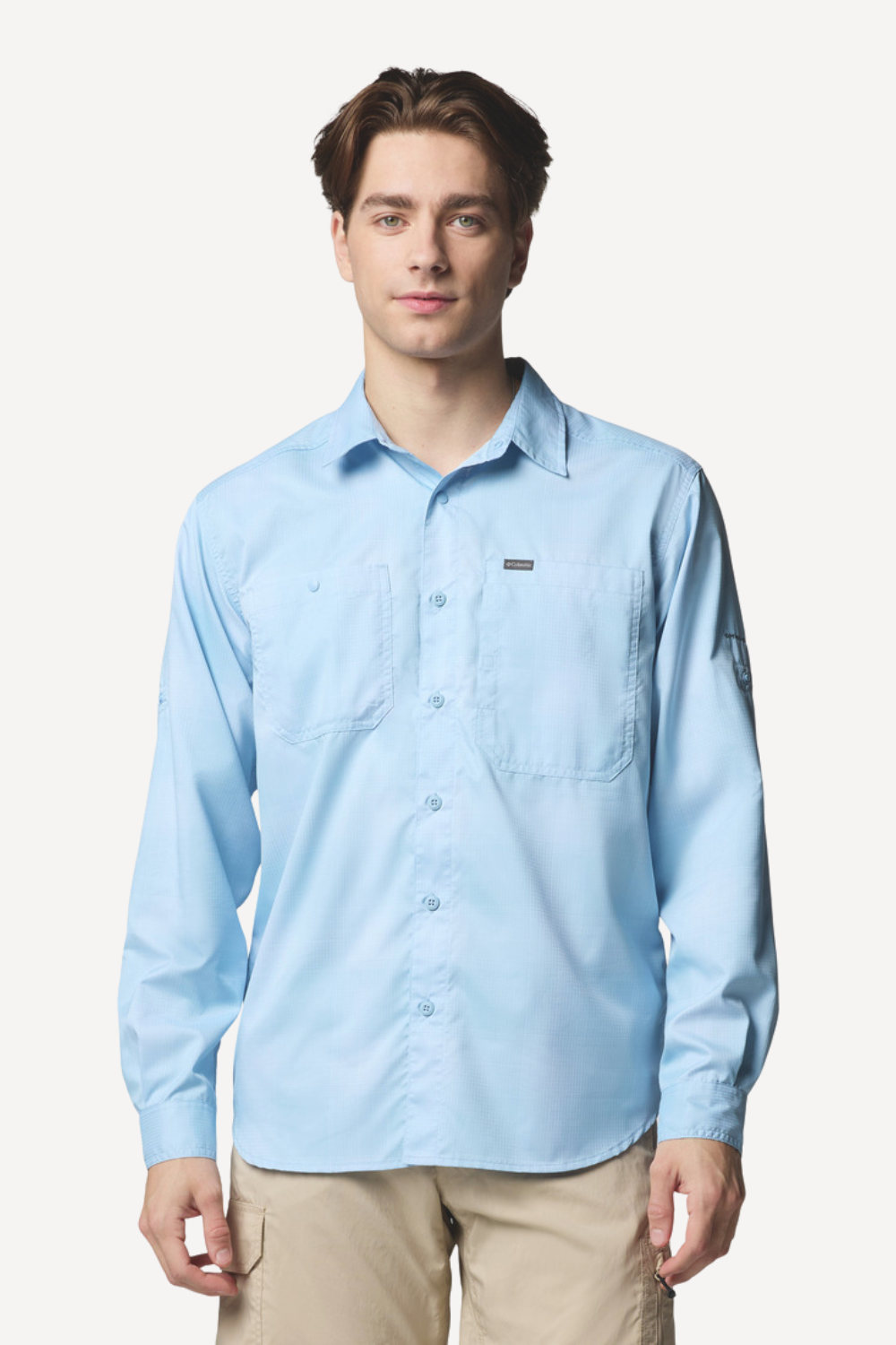 Chemise anti-UV bleue pour homme, légère et respirante, certifiée UPF50+ pour une protection solaire optimale.