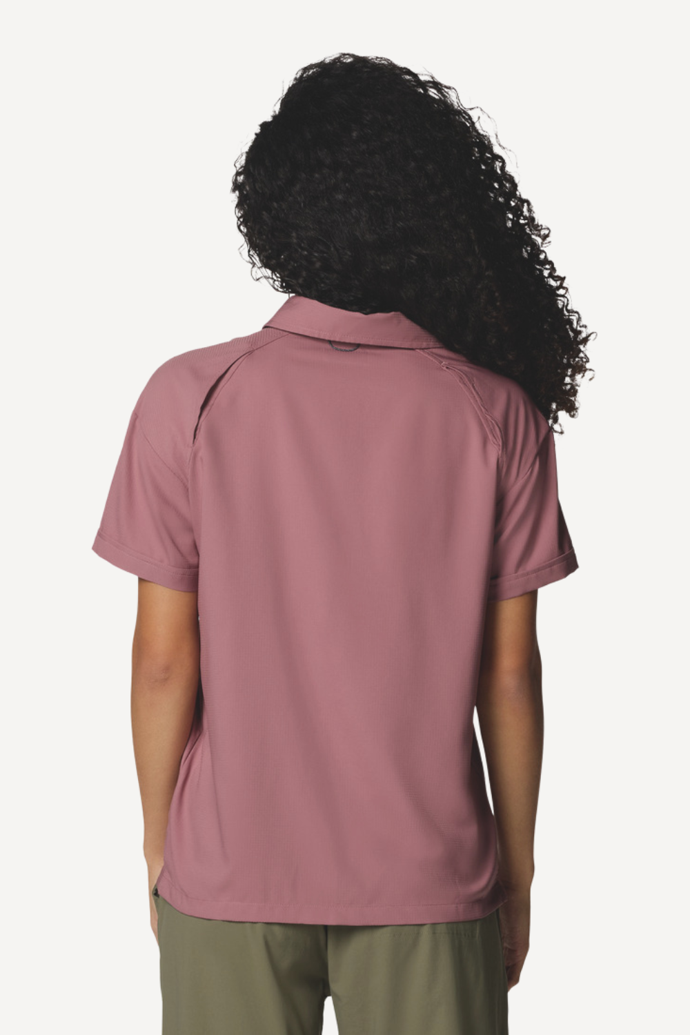 Chemise anti-UV rose pour femme, légère, manches courtes, idéale pour les randonnées avec protection UPF50+.