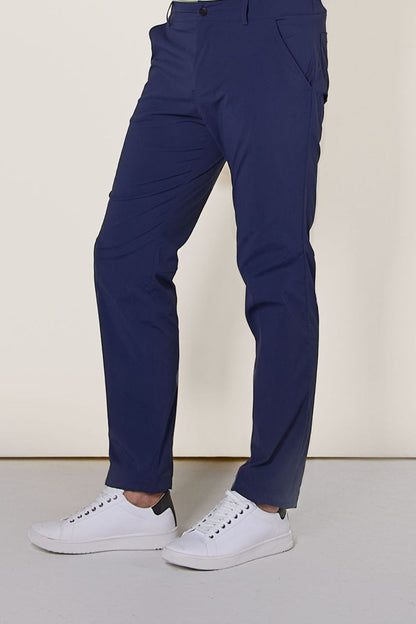 Pantalon anti-UV bleu océan pour homme, confortable et UPF 50+, adapté aux activités sportives en extérieur.