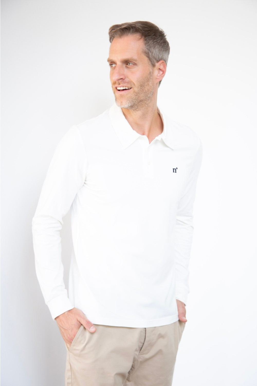 Polo anti-UV blanc pour homme, léger et élégant, certifié UPF 50+ pour une protection solaire efficace.