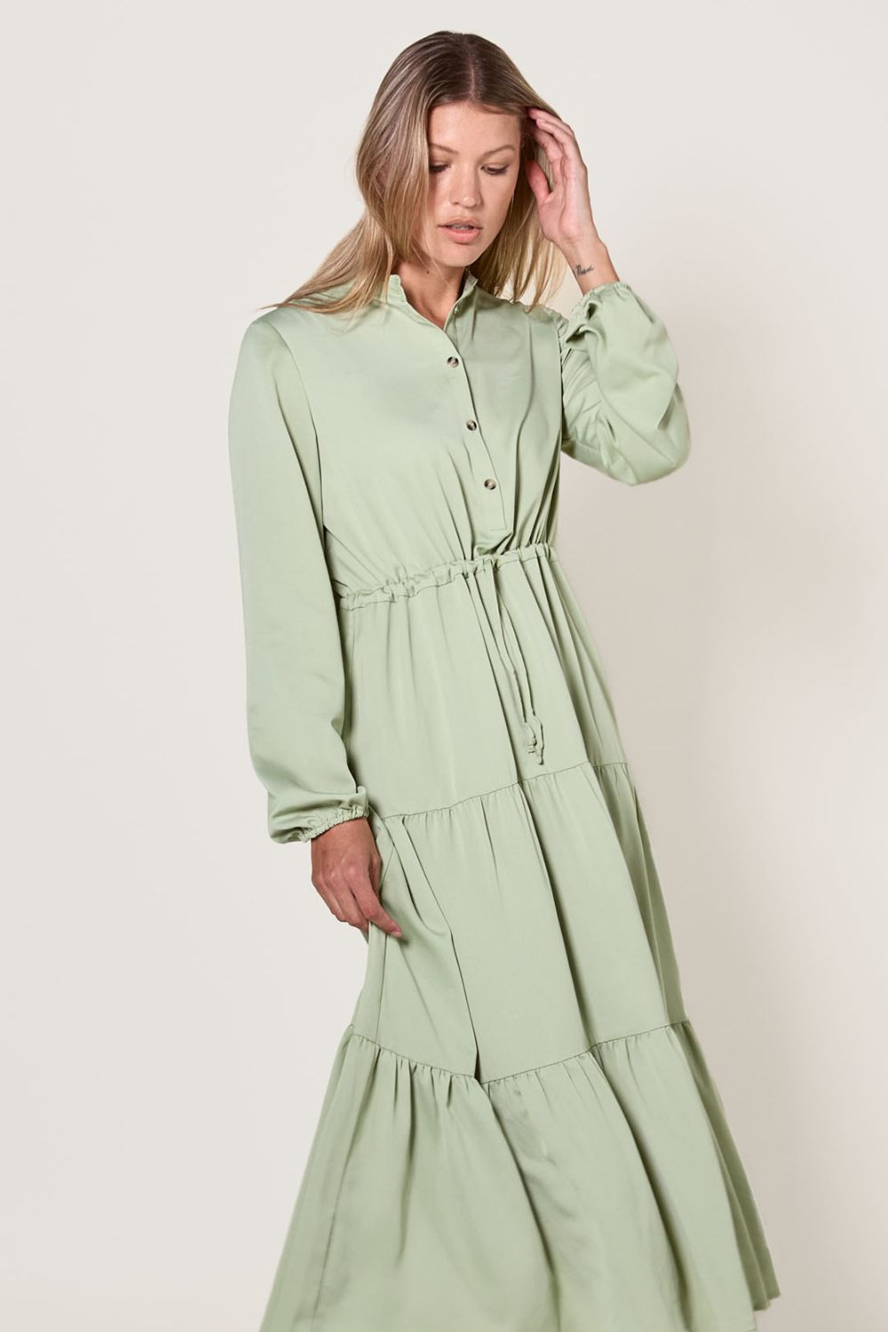 Robe longue anti-UV vert Herbe Fraîche pour femme, élégante avec manches longues, idéale pour protection solaire UPF 50+.