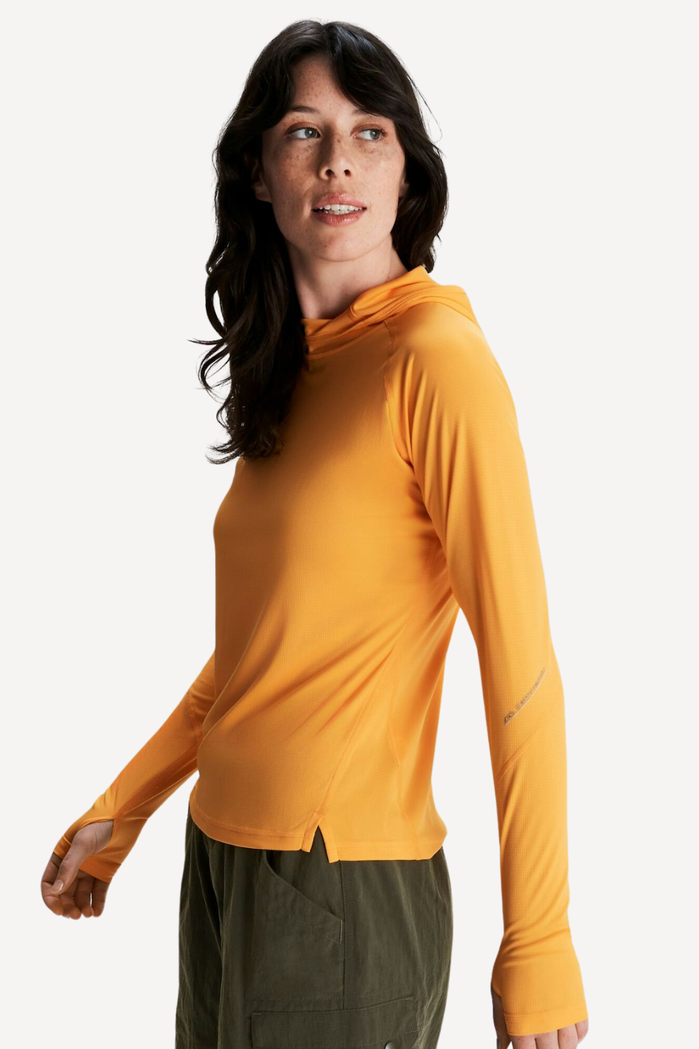 Sweat-shirt anti-UV orange pour femme, léger et respirant, protection solaire UPF 50+ pour activités en extérieur.