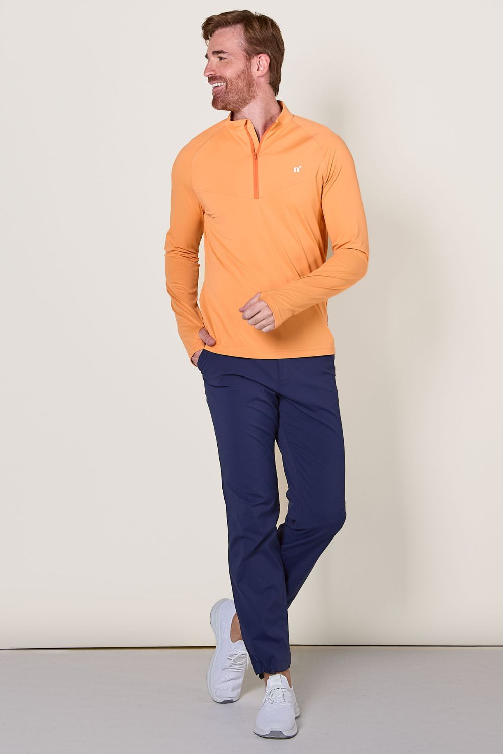 T-shirt zippé anti-UV orange pour homme, léger et respirant, idéal pour les activités de plein air avec protection UPF50+.