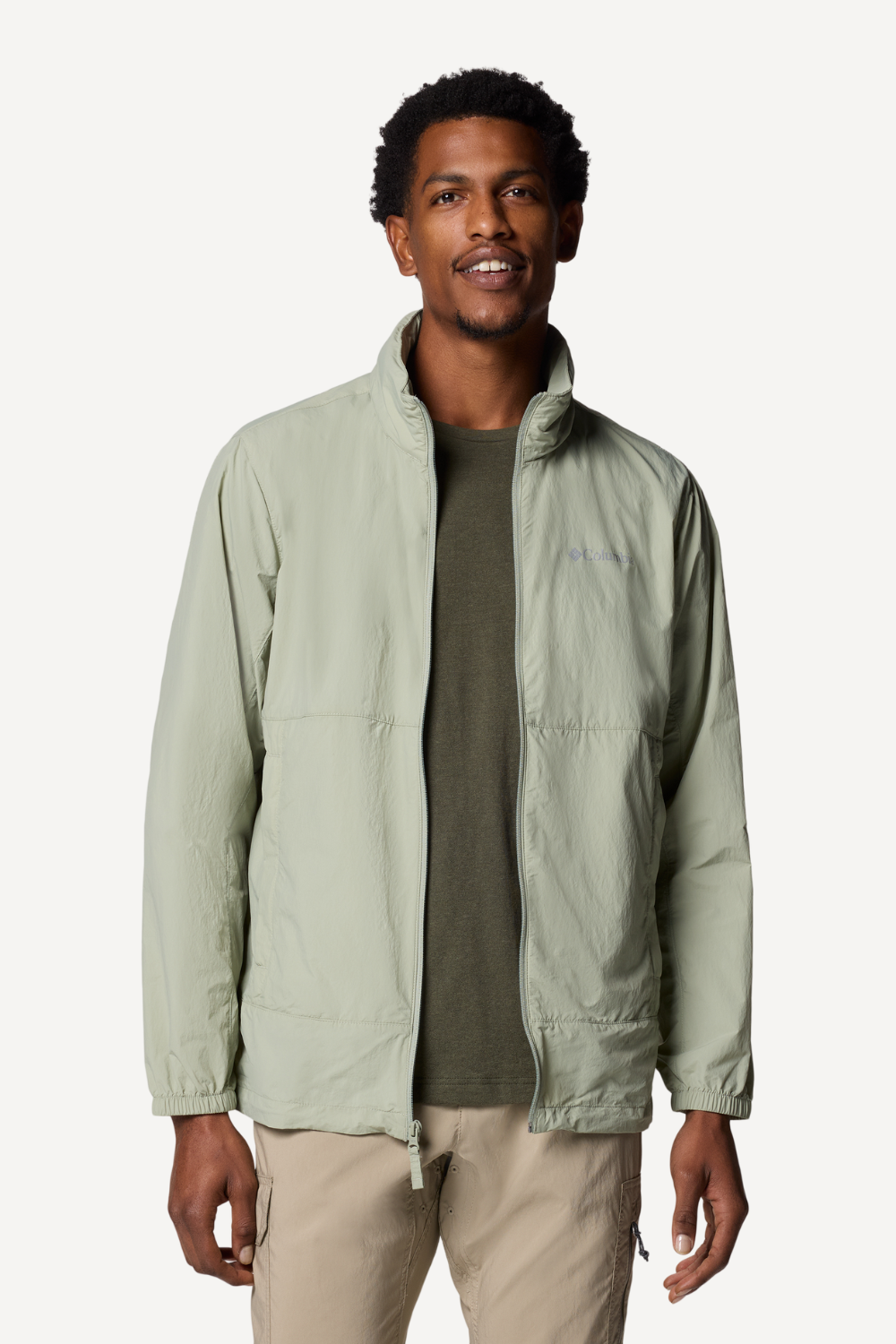 Veste anti-UV légère pour homme, couleur vert pâle, avec protection solaire UPF 50+, idéale pour les activités en plein air.