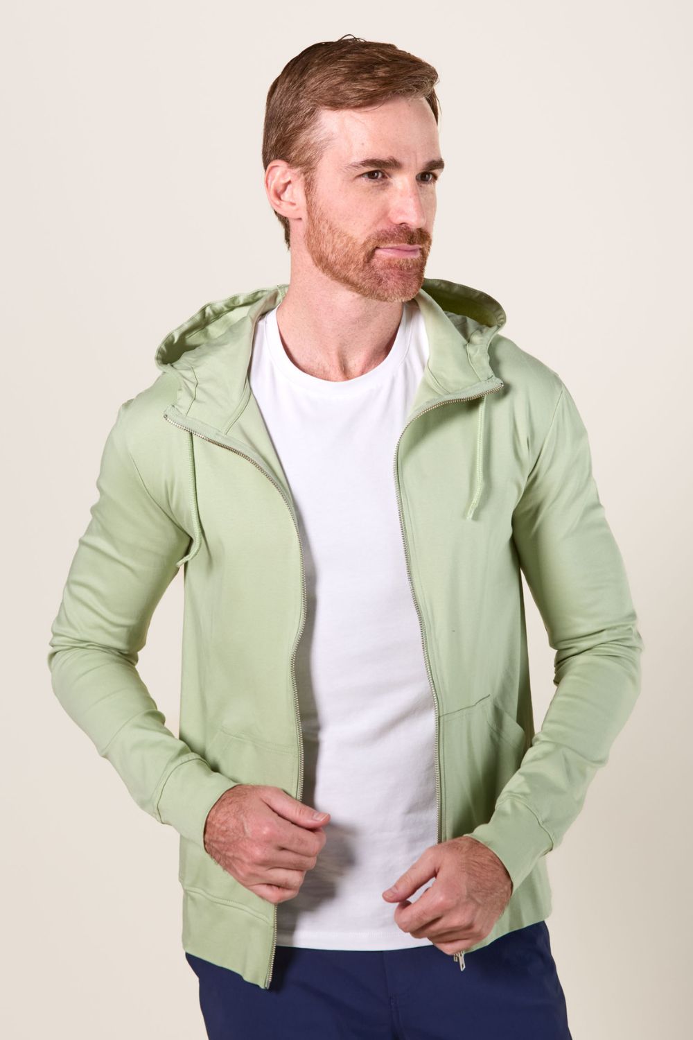 Sweat-shirt anti-UV homme en couleur Herbe Fraîche, léger et respirant, idéal pour les activités extérieures.